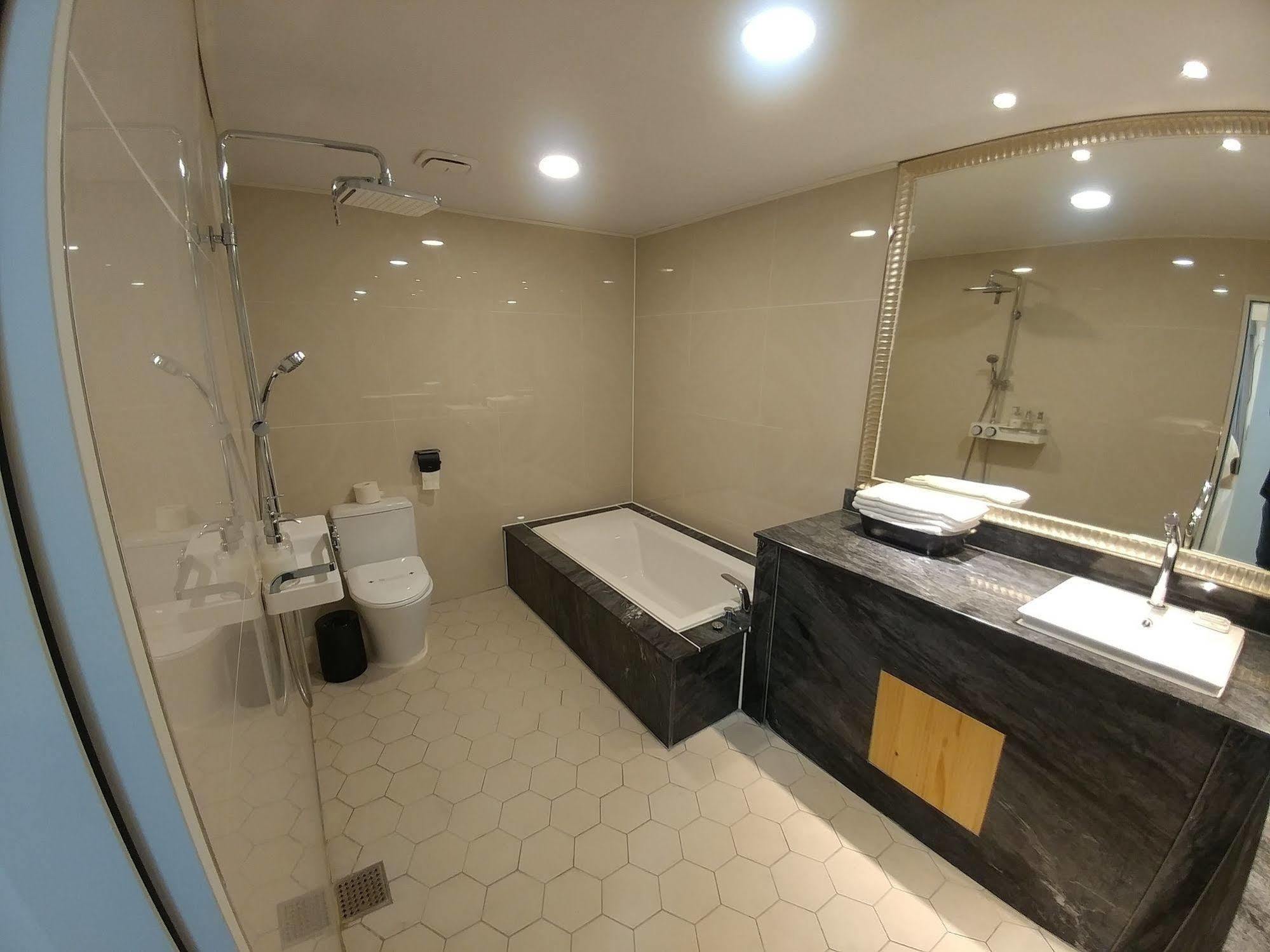 I.Y Hotel Suwon Exterior photo