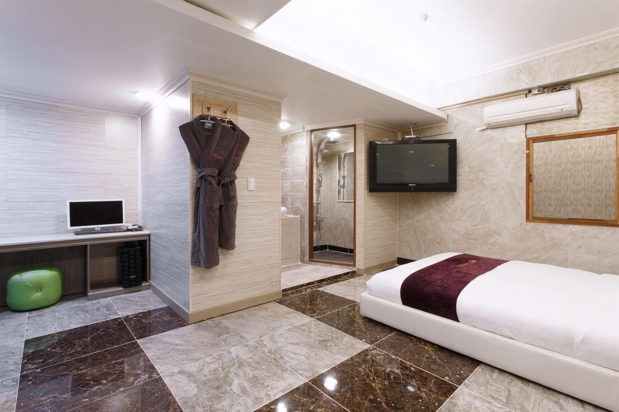 I.Y Hotel Suwon Exterior photo