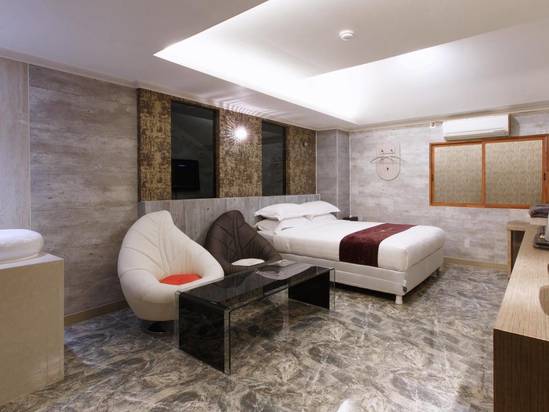 I.Y Hotel Suwon Exterior photo