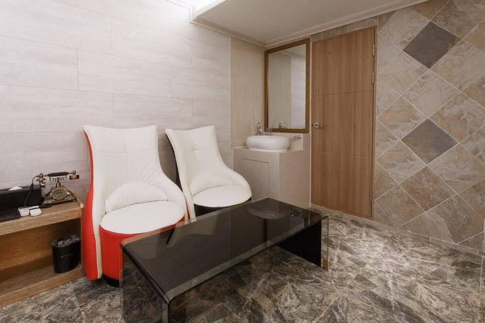 I.Y Hotel Suwon Exterior photo