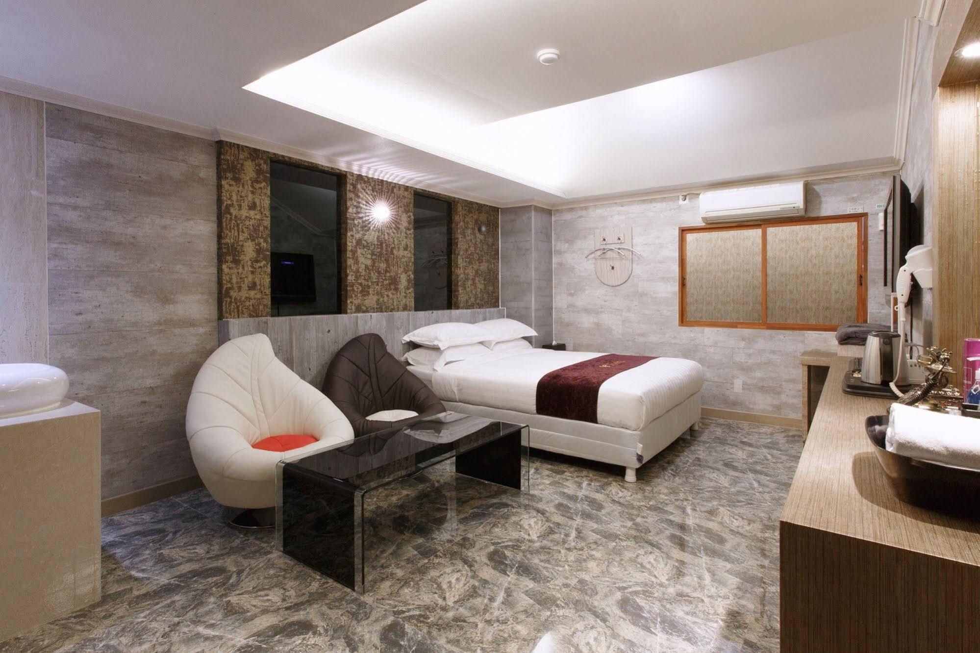 I.Y Hotel Suwon Exterior photo