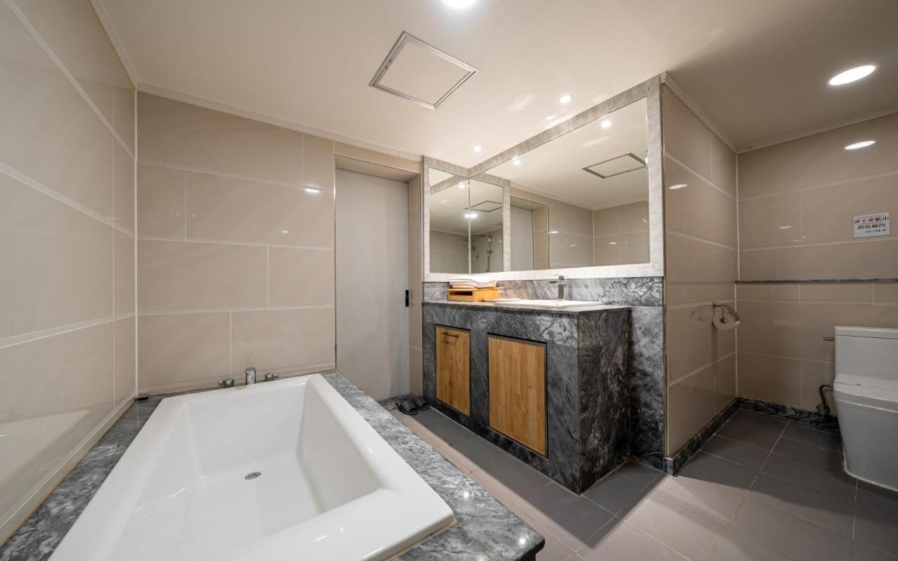 I.Y Hotel Suwon Exterior photo